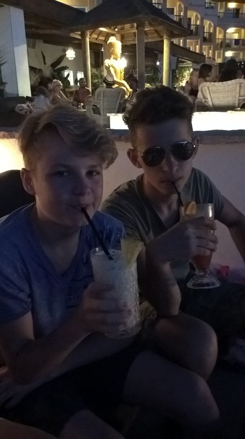 WP_20160706_21_56_15_Pro